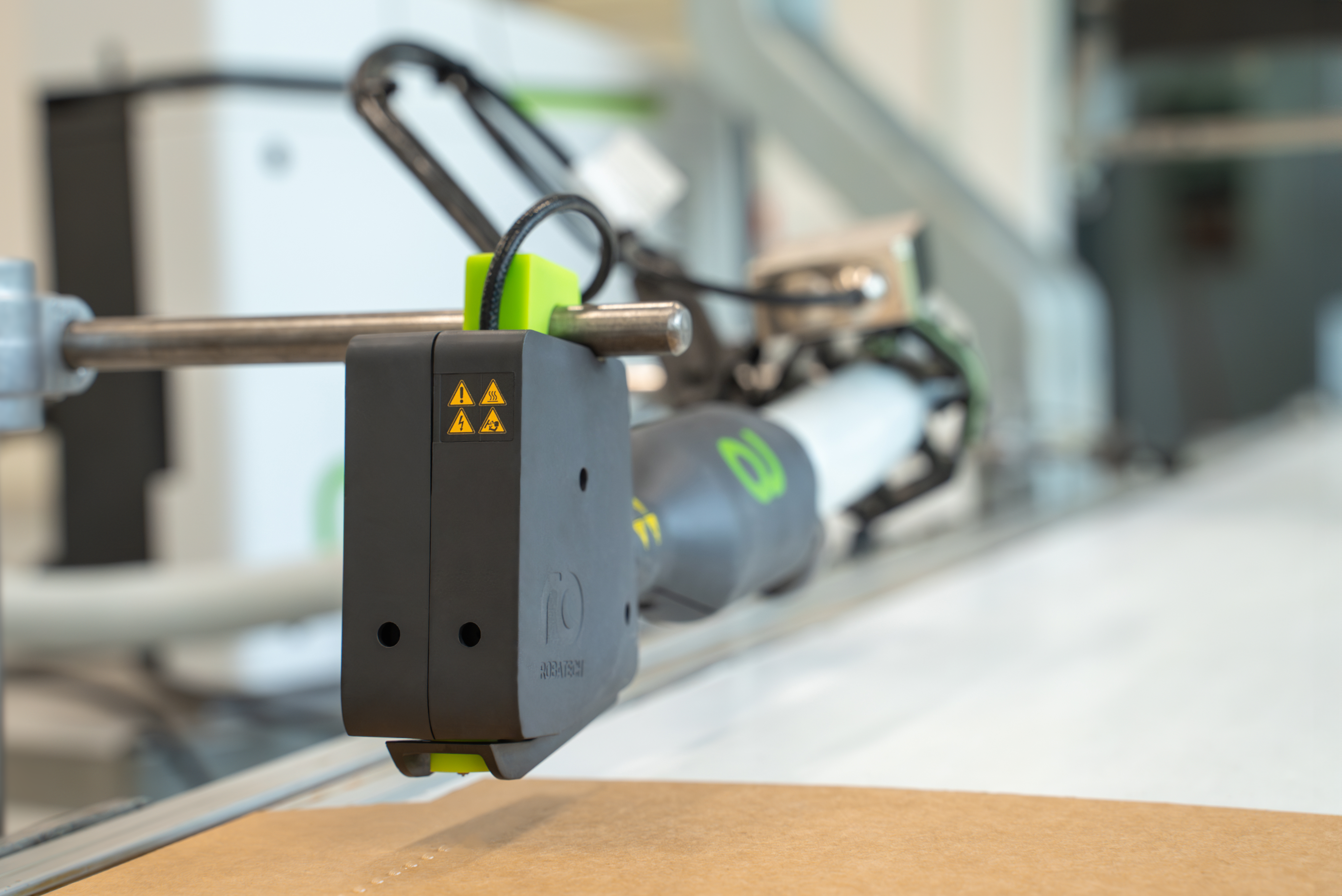 The future is electric – also in adhesive application